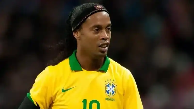 Ronaldinho Neden Battı? Ronaldinho futbolu neden bıraktı?