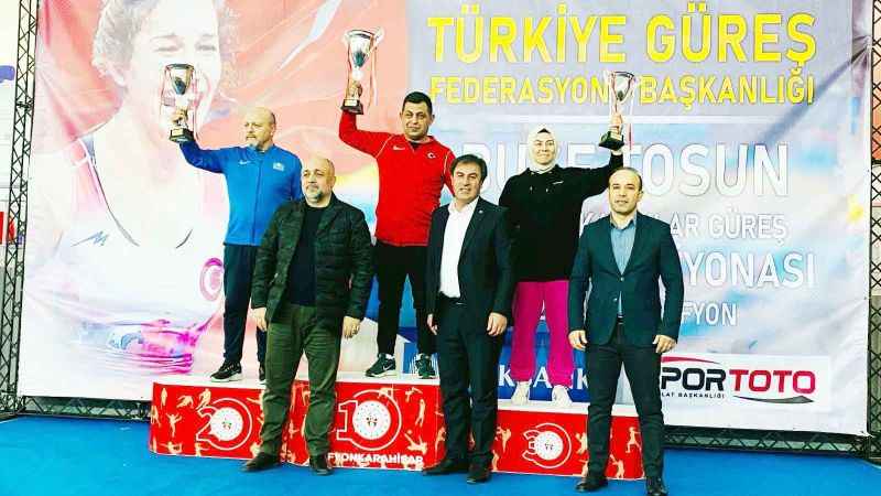 Yozgatlı güreşçilerin bileği bükülmüyor Madalyaları topladılar