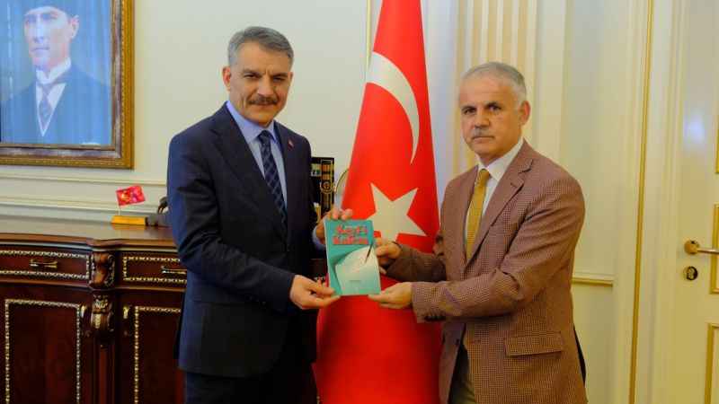 Yozgatlı şairden Vali Özkan'a Edebi Bir Hediye