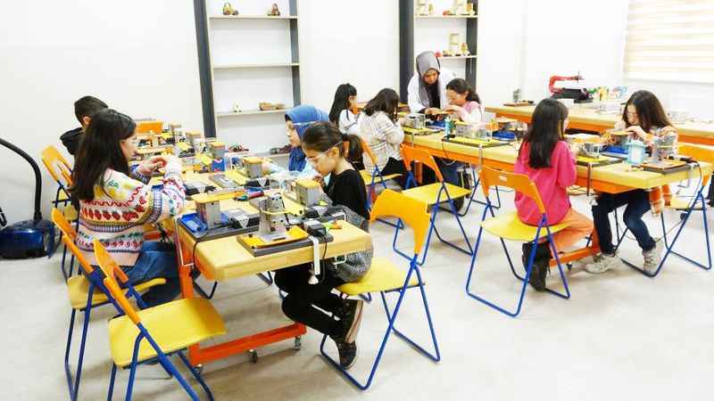 Sorgun’da minik eller kalplere dokunuyor: Köy okulları şenleniyor!