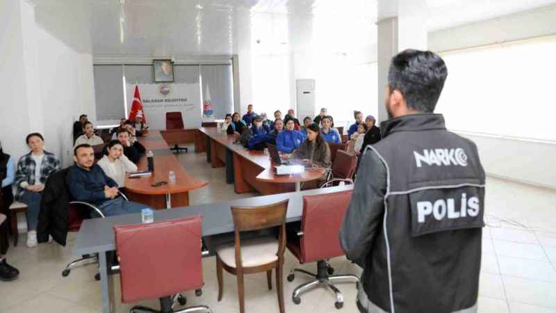 Narkotik ekipleri UYUMA ve NARVAS uygulamalarını tanıtıyor