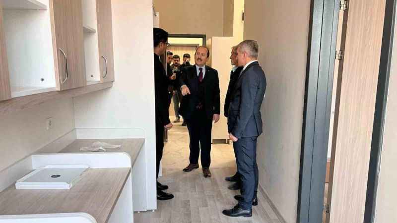 Mersin'deki Yükseköğretim Yurdu: Vali Pehlivan incelemelerde