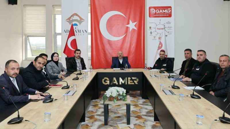Yeni konut sahiplerine anahtar teslimi ve Adıyaman Valisi Osman Varol'un temennileri