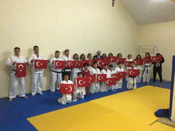 Judoculardan ay yıldızlı destek