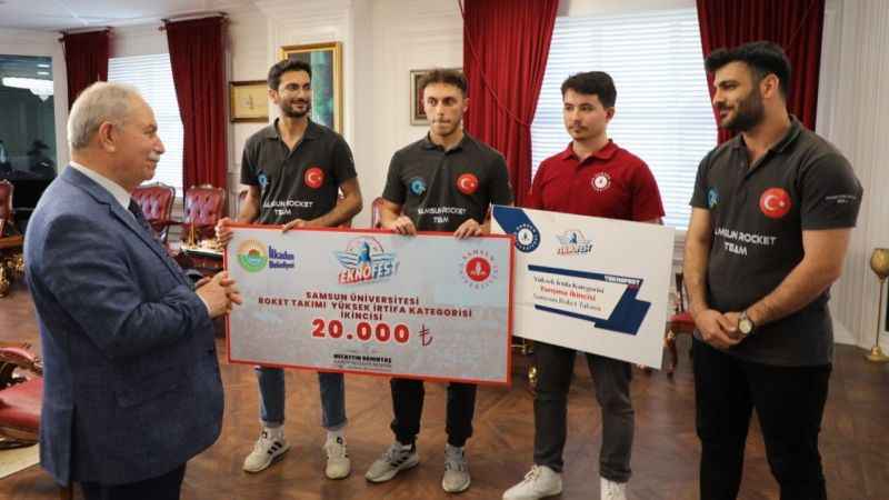 Teknofest’te derece giren öğrenciler ödüllerini aldı