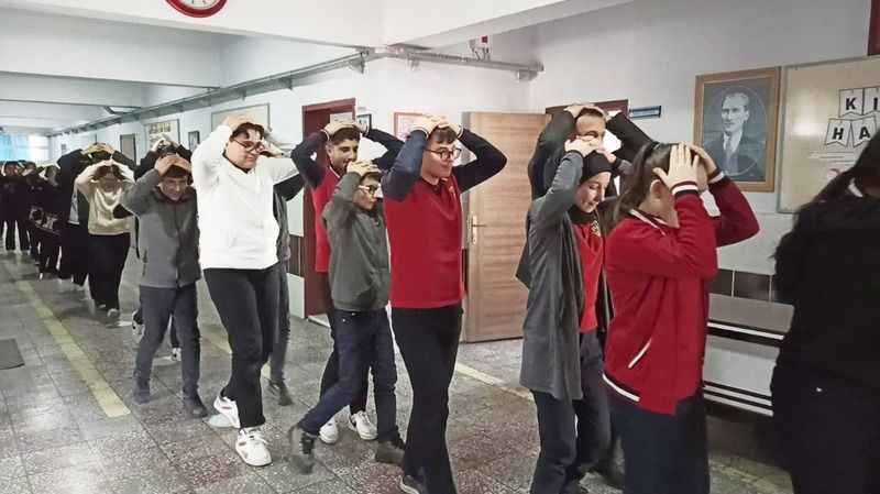Yozgatlı öğrencilere farkındalık sağlandı: Gerçeğini aratmayan tatbikat!