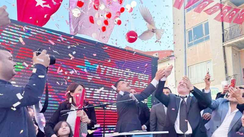 Yerköy'de CHP Rüzgarı: İlhan Yılmaz'ın Coşkulu Karargah Açılışı!
