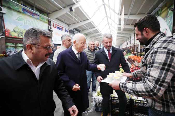 Hal esnafıyla buluştu Tarım politikasını eleştirdi