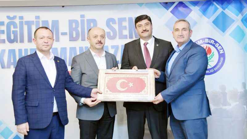 Öğretmen Başkan Serhat Oğuz, Eğitim- Bir- Sen Kahramankazan Üye Buluşması’nda meslektaşlarıyla bir araya geldi.