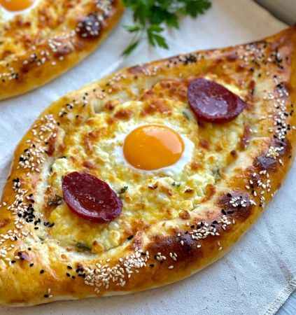 Yeni Lezzet Durakları: Kaşarlı Yumurtalı Sucuklu Pide