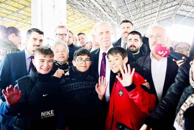 Ankara Büyükşehir Belediye Başkan Adayı Mansur Yavaş'a büyük ilgi "Allah seni başımızdan eksik etmesin"