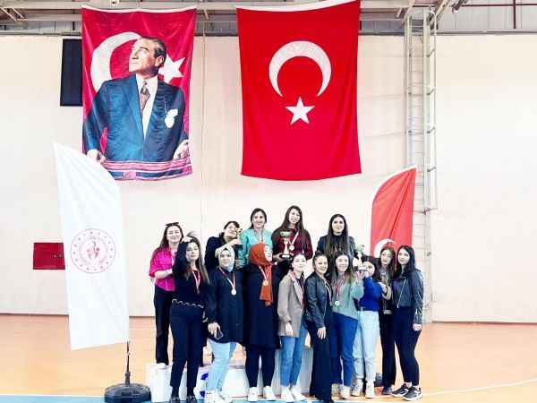 Çayıralan'da Heyecan DoluTurnuva Sona Erdi Kurumlar filede ter döktü