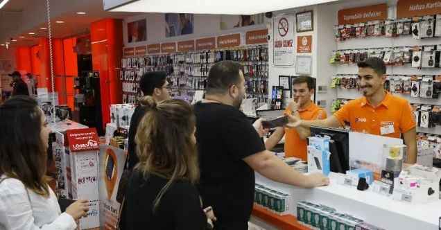 Yeni iPhone modellerinin ilk satışı gece başladı