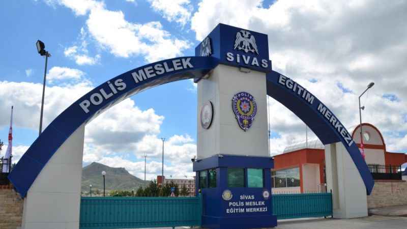 Sivas Polis Meslek Yüksek Okulu tören kıyafet dikim hizmeti alacak