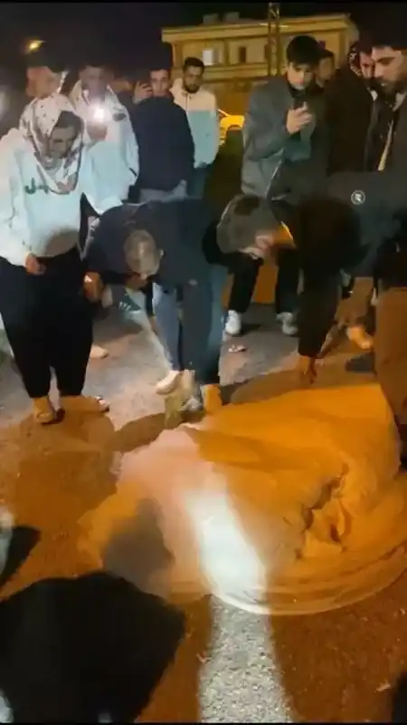 Eski eşinin öldürdüğü Mervegül'ün acılı annesi, kızının gelinliğini benzin döküp yaktı
