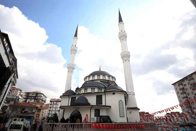 Yıldırım Beyazıt Cami dualarla açıldı