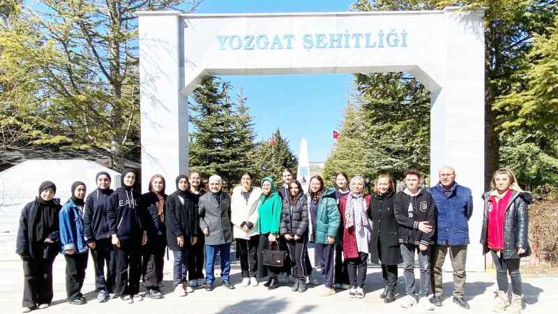 Yozgatlı Gençlerden Anlamlı Ziyaret: Maneviyat Ön Planda!