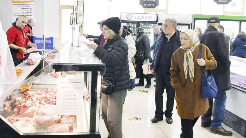 Ramazan ayı boyunca uygun fiyata et ve kıyma satıyor Vatandaşlar büyük ilgi gösteriyor