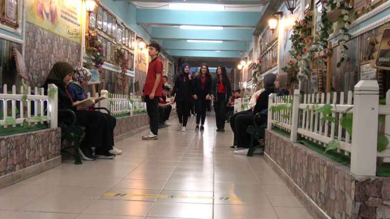 Yozgat'ta Bir Lisenin Koridorlarından Geçmişe Yolculuk