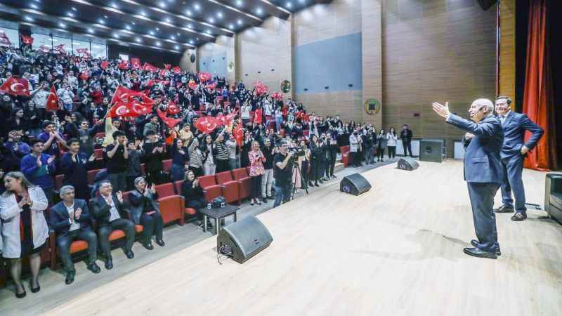 Kariyer günlerinin ilk konuğu oldu Gençlere bilgi ve birikimlerini anlattı