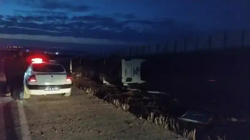 Kırşehir'de Yolcu Otobüsü Şarampole Devrildi: 15 Yaralı