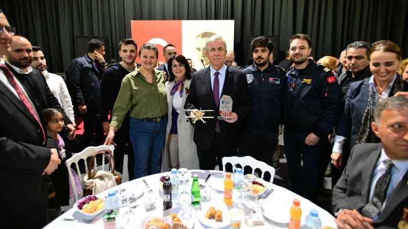 Şehit ve Gazi aileleri ile buluştu Sizler için ne yapsak azdır