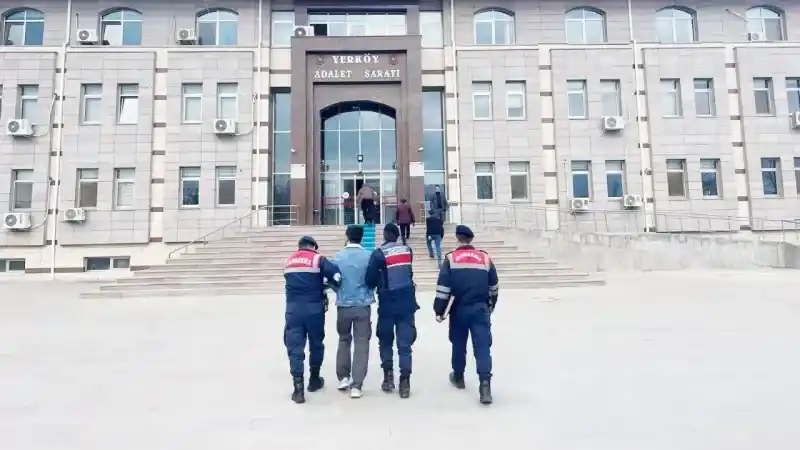 Yozgat'ta Suçla Mücadelede Büyük Başarı: 12 Aranan Şahıs Yakayı Ele Verdi!