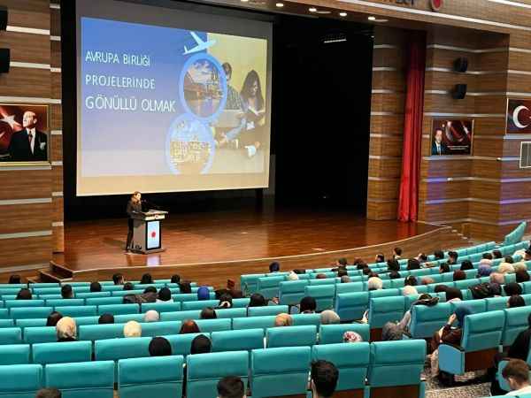 Yozgat'ta Öğrencilere Avrupa Birliği Gönüllülük Projeleri Açıldı