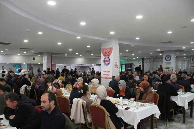 İftar programına katıldı: Birlik ve beraberlik mesajı verdi