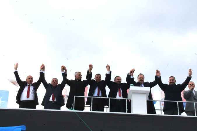 AK Parti'nin önemli isimleri Kadışehri'ne çıkarma yaptı