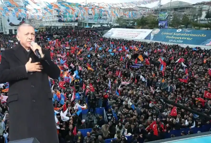 Sizlere efendi olmaya değil hizmetkar olmaya geldik