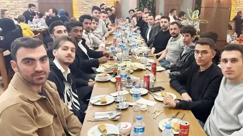 İstanbul'daki buluşmanın mimarı Yozgatlı Genç İş İnsanı Oldu. O buluşmada neler oldu, gençler neyin mesajını verdi!