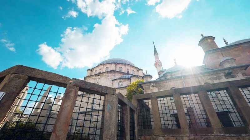Müezzin ezanı erken okudu Vatandaşlar oruçlarını 3 dakika erken açtı!