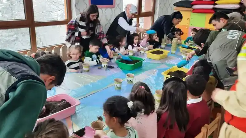 Yozgat'ta Ücretsiz Fidan Dağıtımı ve Ağaçlandırma Etkinlikleri