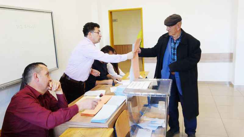 Yozgat'ta Seçim Heyecanı Başladı: Seçmenler Tercihlerini Yapıyor!