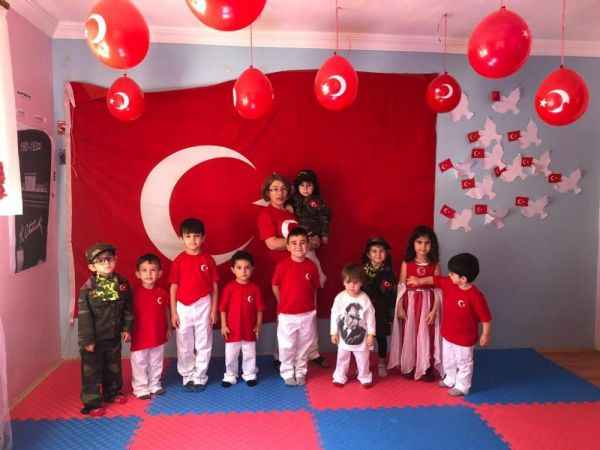 Kreş öğrencileri de Cumhuriyeti unutmadı