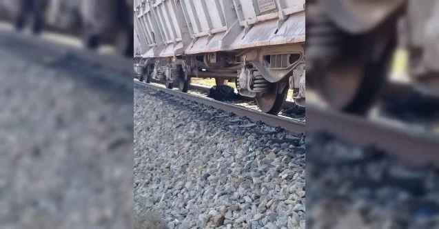 Tren hemzemin geçitte tıra çarptı: 1 ölü