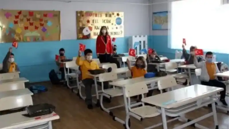 4 Nisan okullar tatil mi? Yarın okullar tatil mi? İstanbul, İzmir, Ankara okullar tatil mi?