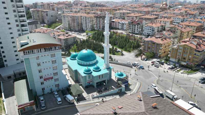 Camiler Bayrama hazırlanıyor Dip köşe temizleniyor