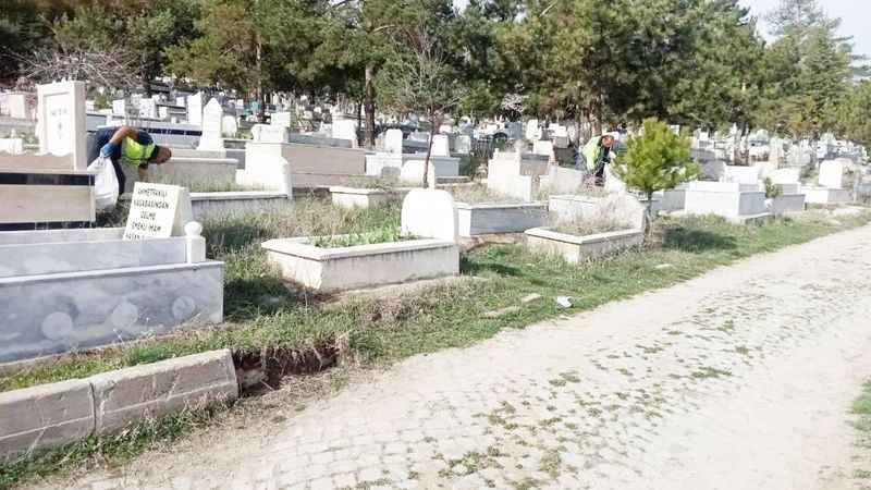 Sorgun'da Bayram Temizliği: Mezarlıklar Bayrama Hazır