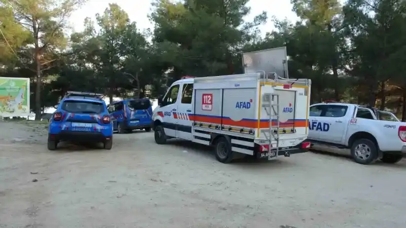 Gölede düşen otomobil aranıyor