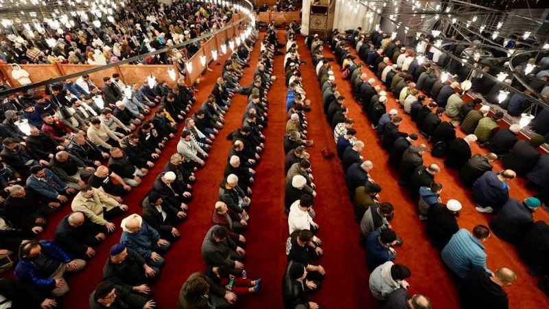 Yozgat'ta camiler son teravih namazı için doldu