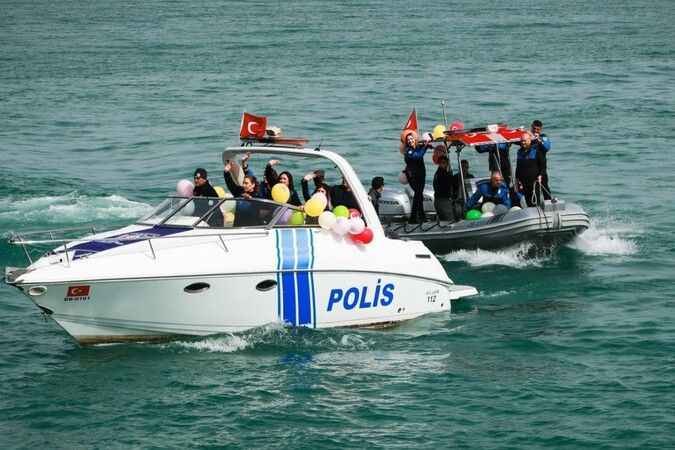 Polis bu kez Adana'da sürpriz yaptı