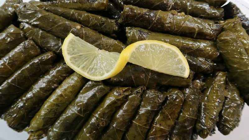 Yozgat'ta Sert Yapraklarıyla Bilinen, Ama Yumuşacık Tadıyla Şaşırtan Yaprak Sarmanın Sırrı!