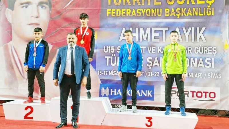 Güreş Milli takımına seçildi Ödülünü Yozgatlı isimden aldı