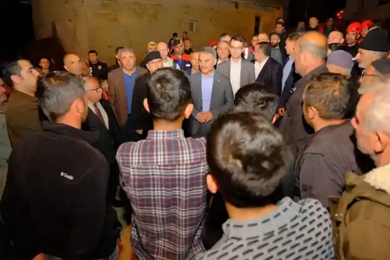 Vali Özkan deprem bölgesine gitti! Yozgat'ta okullar tatil edildi