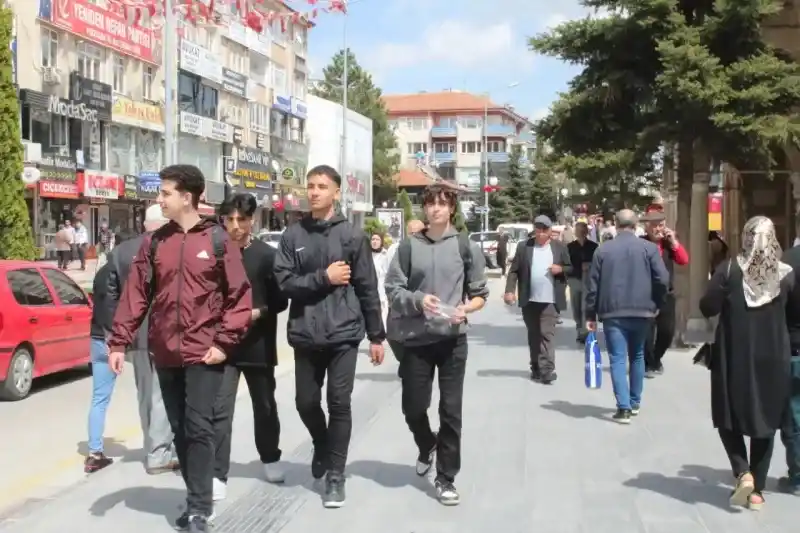 İnsanı deprem değil binalar öldürür