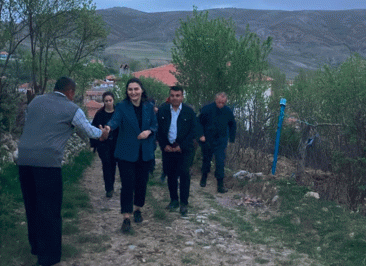Yozgat'ın tek kadın kaymakamı Fidan Kaymakam, depremzedelerin yanında, sahada!