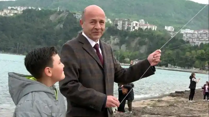 Çocuklar gibi şenlendirdiler: çocukları aratmadılar