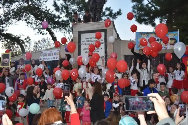 Yozgat'ta 23 Nisan Balonları Uçuruldu